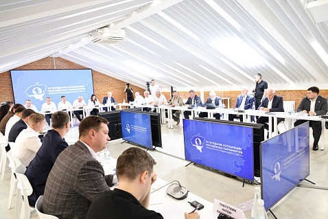 Спикер отметил роль сельских домов культуры в сохранении этнокультурного наследия